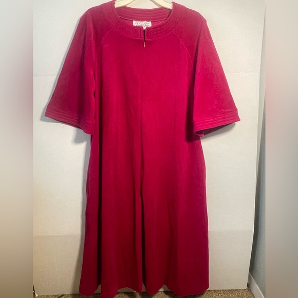 VTG 80s Vanity Fair Velour Housecoat Size‎ Medium Maxi Red Half-Zip Short Sleeve - Picture 1 of 9